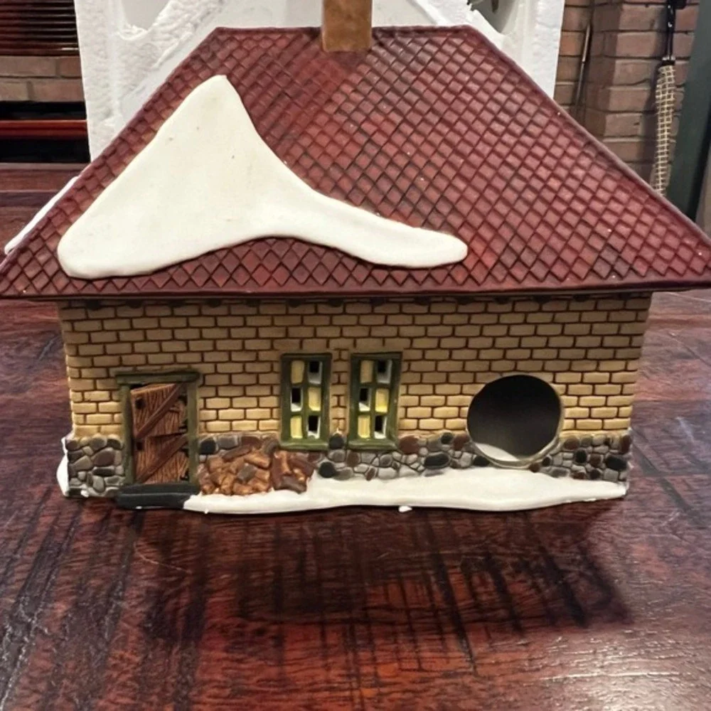 Dept 56 Apple Valley School New England Village Lighted House‎ W/ Cord and box